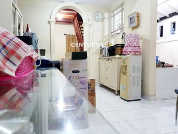 DIJUAL RUMAH HO0K POSISI STRATEGIS DI TAMAN PARAHYANGAN