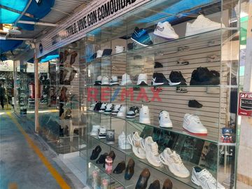 🌟 ¡Oportunidad de inversión en Trujillo! 🌟

📍 Ubicado en el dinámico Centro Comercial APIAT, este local comercial es ideal para emprender o expandir