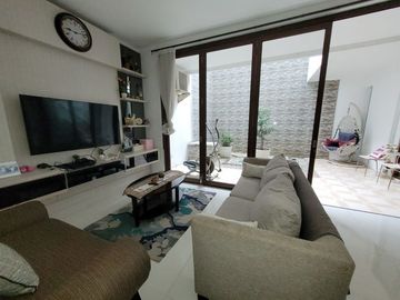 Cozy House, inc Kitchen Set, Rumah di Discovery Lumina Bintaro GB-8039