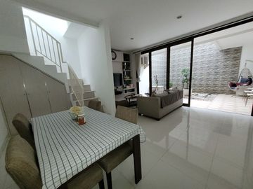 Cozy House, inc Kitchen Set, Rumah di Discovery Lumina Bintaro GB-8039