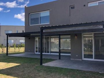 Casa en Ayres Plaza