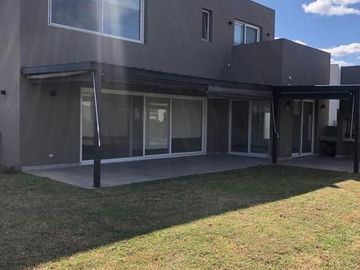 Casa en Ayres Plaza