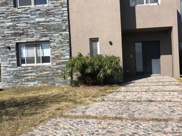 Casa en Ayres Plaza