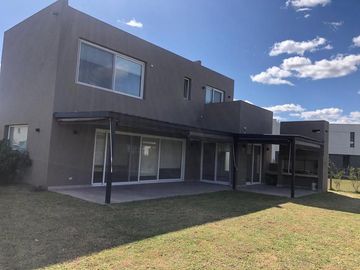 Casa en Ayres Plaza