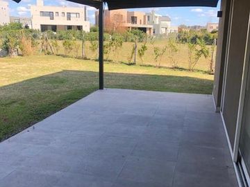 Casa en Ayres Plaza