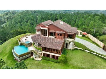 Oportunidad! Se Vende la más Bella Casa de Altos del Maria