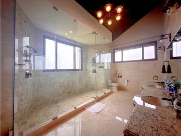 Oportunidad! Se Vende la más Bella Casa de Altos del Maria