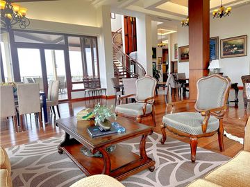 Oportunidad! Se Vende la más Bella Casa de Altos del Maria