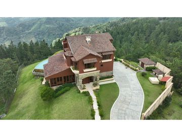 Oportunidad! Se Vende la más Bella Casa de Altos del Maria