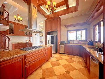 Oportunidad! Se Vende la más Bella Casa de Altos del Maria