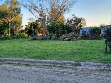 Terreno Esquina calles 3 de Abril y Genaro de Astrada
