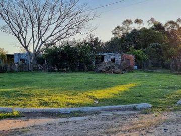 Terreno Esquina calles 3 de Abril y Genaro de Astrada