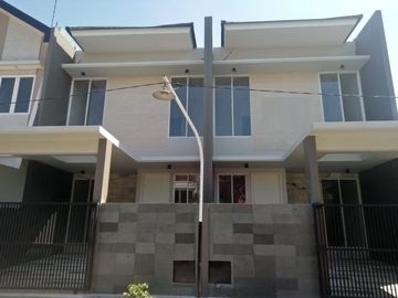 VERY NICE!! Rumah baru UNDER 2M siap ditempati di Mulyosari