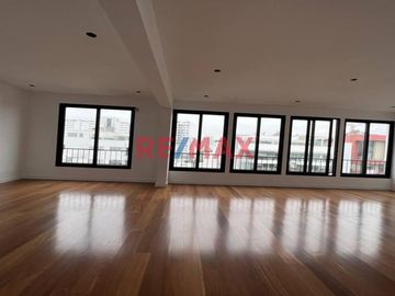 ¡Buscas una vida de lujo y sofisticación, ¡este es el lugar para ti! Con una impresionante vista de la ciudad.
Departamento/Penthouse han sido diseña