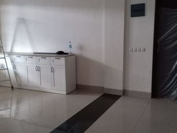 RUMAH MODERN 2 LANTAI SUKOMANUNGGAL SURABAYA BARAT