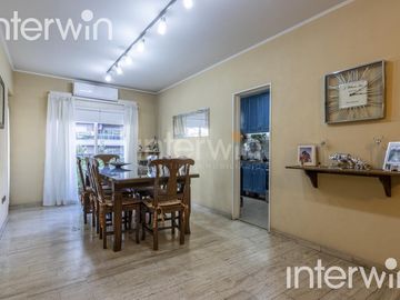 Departamento - Venta -  4 amb con balcón - Caballito