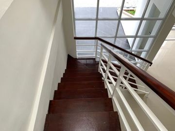 RUMAH 2 LANTAI PALING CANTIK DEKAT KANTOR WALIKOTA JOGJA