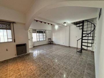 Casa PH en venta en Wilde Centro