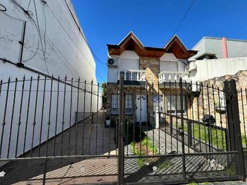 Casa PH en venta en Wilde Centro