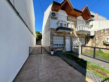 Casa PH en venta en Wilde Centro