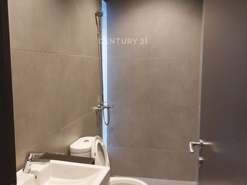 Rumah 2 Lantai Dan Attic Room Di Wisteria Metland Menteng