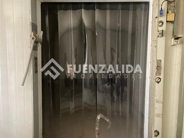 Local Comercial en venta con 2 cámaras frigorificas