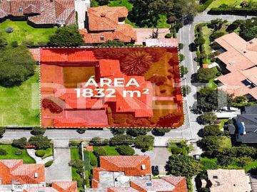 En venta casa con amplio terreno en Cumbayá vía Pillagua
