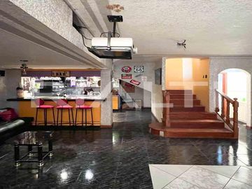 En venta casa con amplio terreno en Cumbayá vía Pillagua