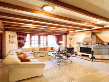 En venta casa con amplio terreno en Cumbayá vía Pillagua