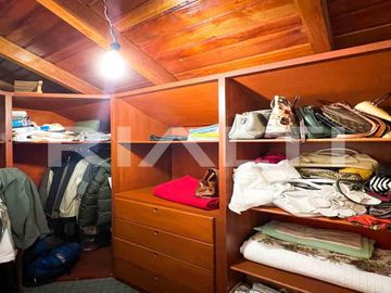En venta casa con amplio terreno en Cumbayá vía Pillagua