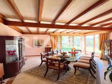 En venta casa con amplio terreno en Cumbayá vía Pillagua