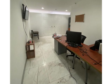 VENTA DE OFICINA EN AVENIDA BALBOA, PH COLORES BELLA VISTA