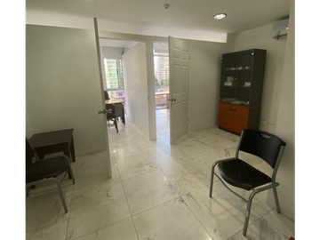 VENTA DE OFICINA EN AVENIDA BALBOA, PH COLORES BELLA VISTA