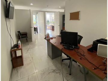 VENTA DE OFICINA EN AVENIDA BALBOA, PH COLORES BELLA VISTA