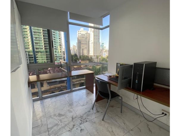 VENTA DE OFICINA EN AVENIDA BALBOA, PH COLORES BELLA VISTA