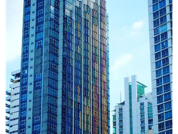 VENTA DE OFICINA EN AVENIDA BALBOA, PH COLORES BELLA VISTA