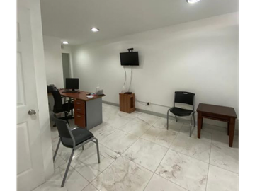 VENTA DE OFICINA EN AVENIDA BALBOA, PH COLORES BELLA VISTA