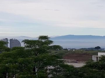 Rumah Mewah di Cluster Green Hill Dago Kota Bandung Dengan View Pegunungan
