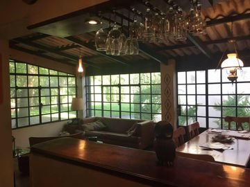 Chalet ubicado a 150 metros de la Avenida Hipólito Yrigoyen. Casa Tipo Chalet Apta Crédito En Longchamps
