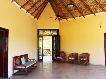 Casa de 4 recamaras, alberca y jacuzzi privado, gran terraza con palapa de doble