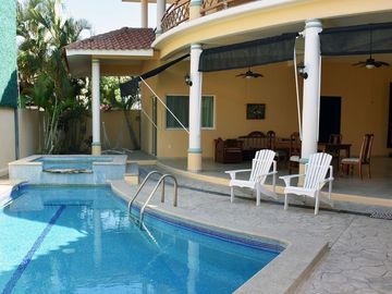 Casa de 4 recamaras, alberca y jacuzzi privado, gran terraza con palapa de doble