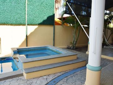 Casa de 4 recamaras, alberca y jacuzzi privado, gran terraza con palapa de doble