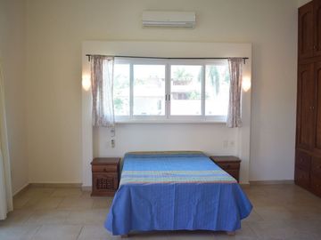 Casa de 4 recamaras, alberca y jacuzzi privado, gran terraza con palapa de doble