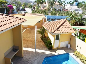 Casa de 4 recamaras, alberca y jacuzzi privado, gran terraza con palapa de doble