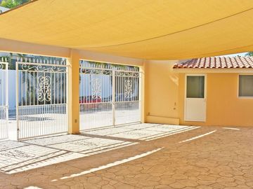 Casa de 4 recamaras, alberca y jacuzzi privado, gran terraza con palapa de doble