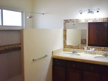 Casa de 4 recamaras, alberca y jacuzzi privado, gran terraza con palapa de doble