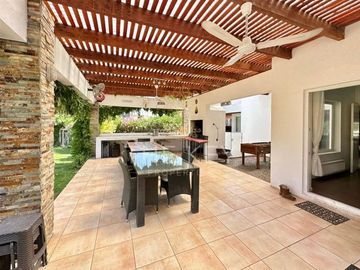 Venta Casa en 6 dormitorios, Piscina, Quincho. Talagante