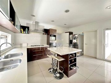Venta Casa en 6 dormitorios, Piscina, Quincho. Talagante