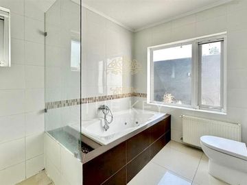 Venta Casa en 6 dormitorios, Piscina, Quincho. Talagante
