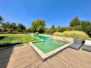 Venta Casa en 6 dormitorios, Piscina, Quincho. Talagante
